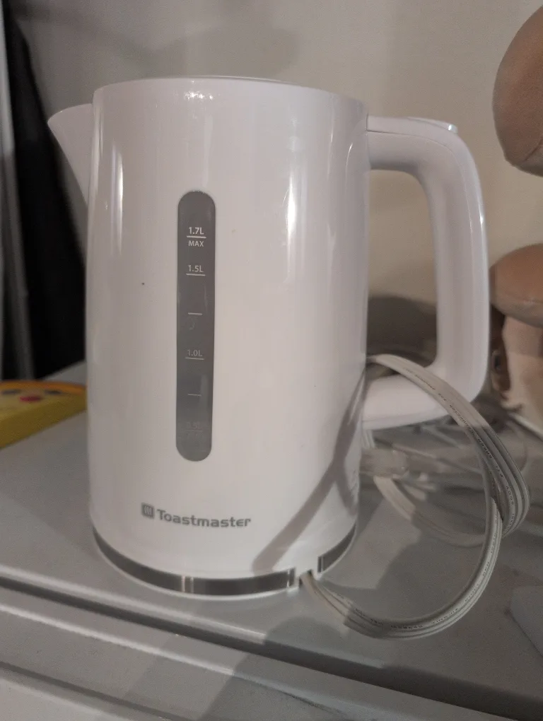 Toastmaster 1.7L Electric Kettle - White thumbnail