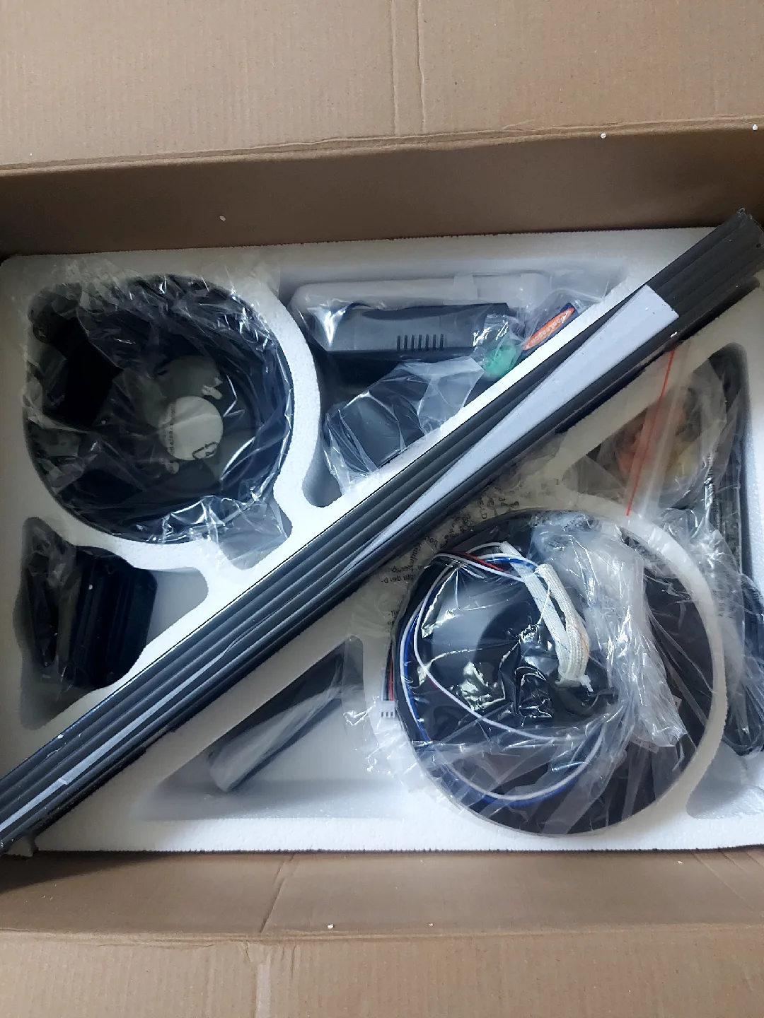 52"  Ceiling Fan with Light and remote control ( brand new image indicator(5)