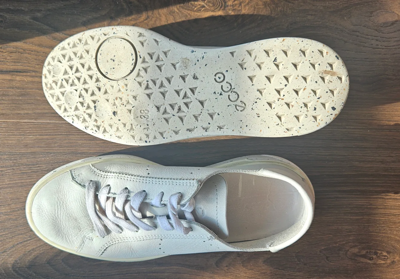 ECCO Leather Sneakers - Size 8 image indicator(2)