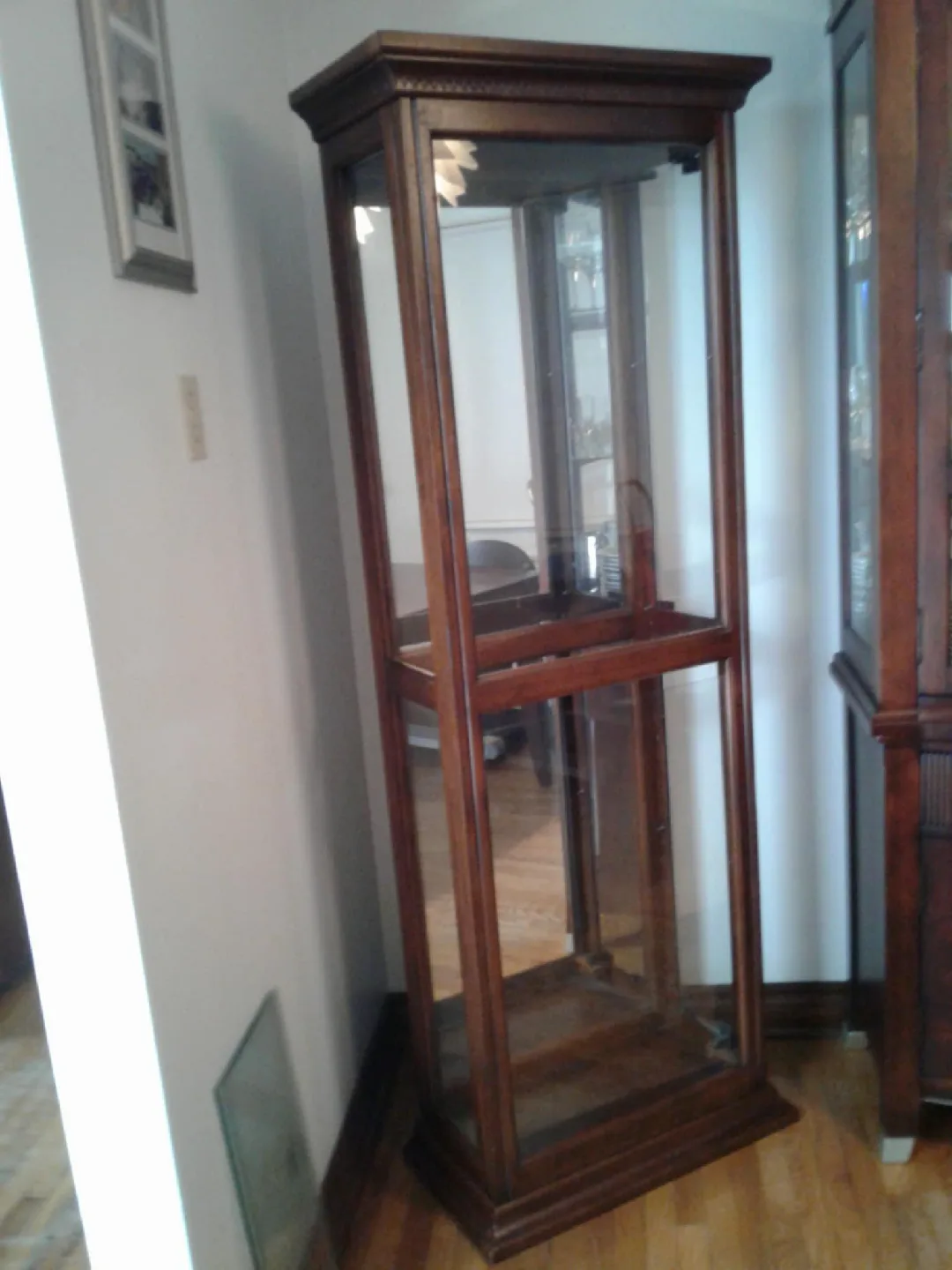 Beautiful curio display cabinet 🏠Near Dufferin and Eglinton thumbnail