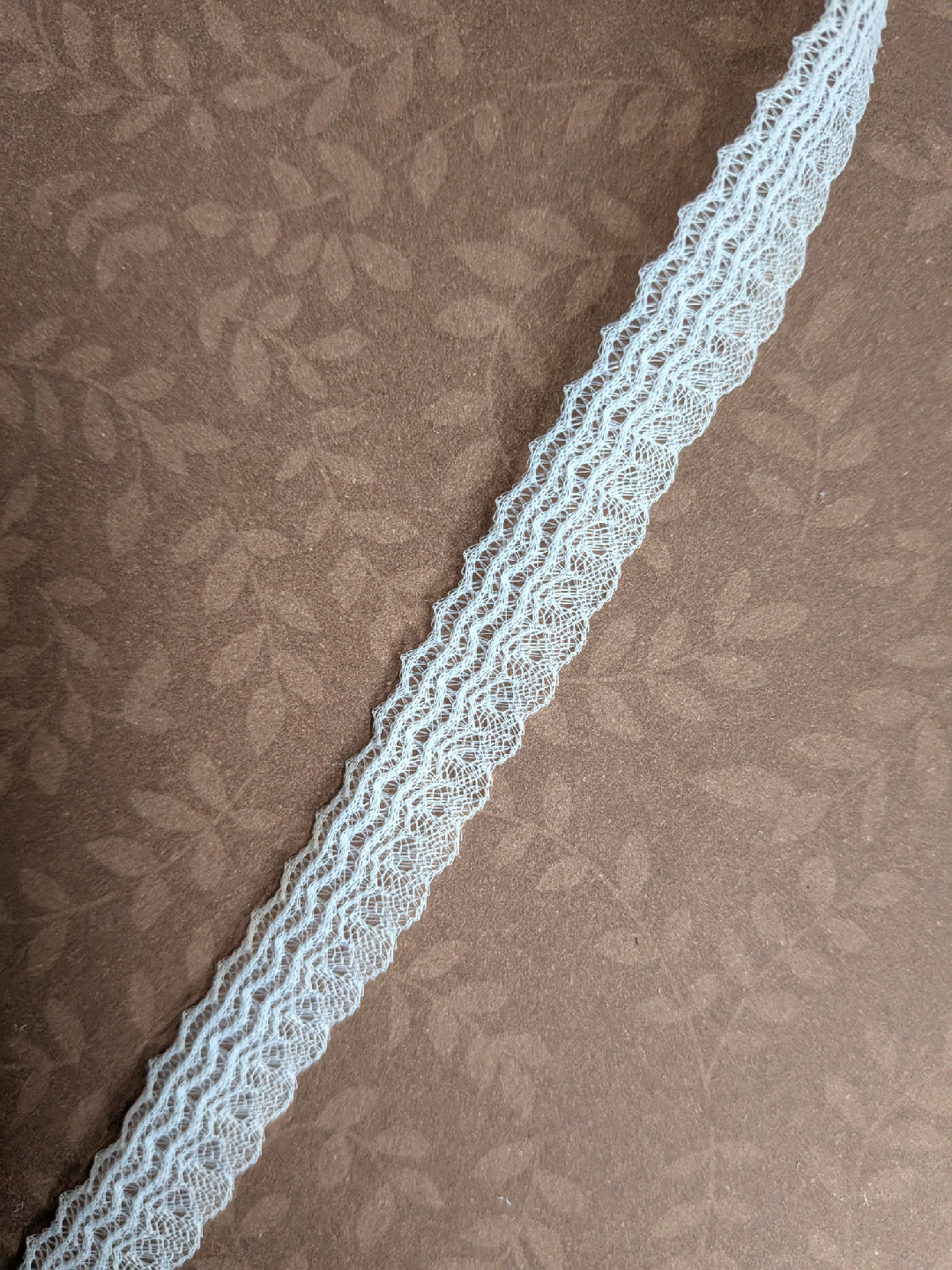 TEN YARDS vtg delicate, sheer, narrow white Lace Trim - photo 3