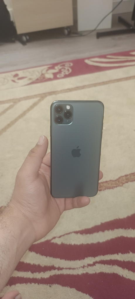 Iphone 11 pro max (256gb) pristine condition - photo 2