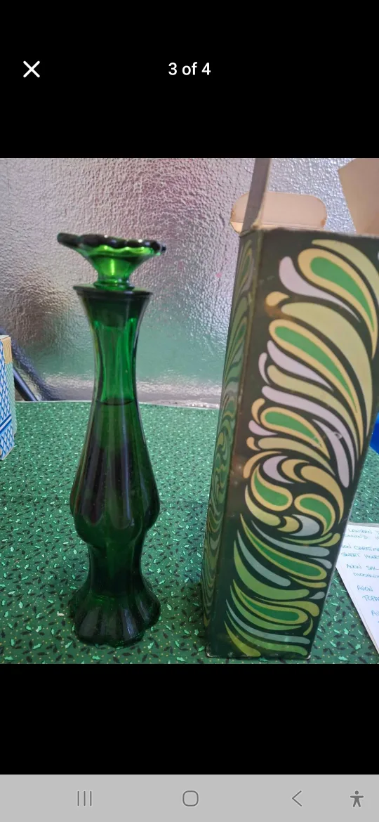 Avon Emerald Bud Vase Field Flowers Cologne image indicator(2)