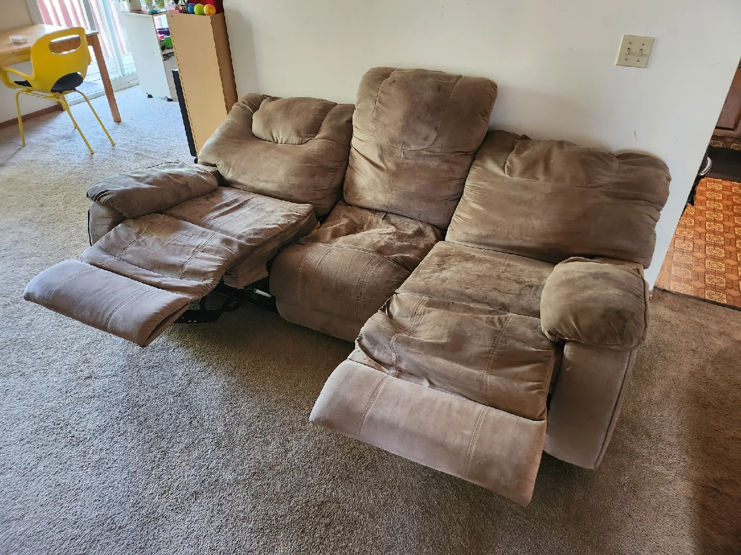 #freecycle Brown Microfiber Reclining Sofa 🥕 image indicator(2)