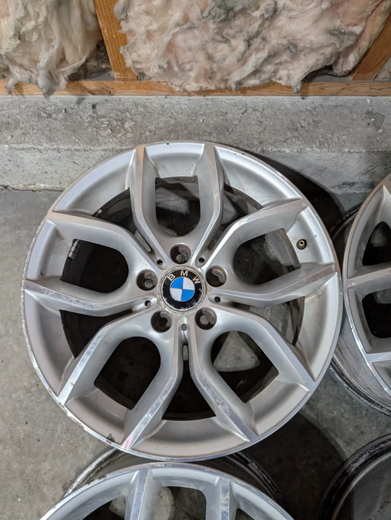 (4)-18 Inch Alloy Rims Off 2012 BMW X3 image indicator(5)