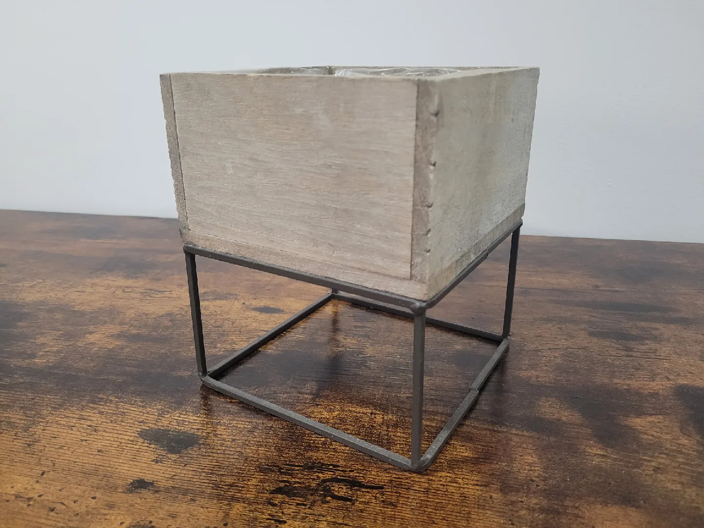 Wooden planter with metal stand thumbnail
