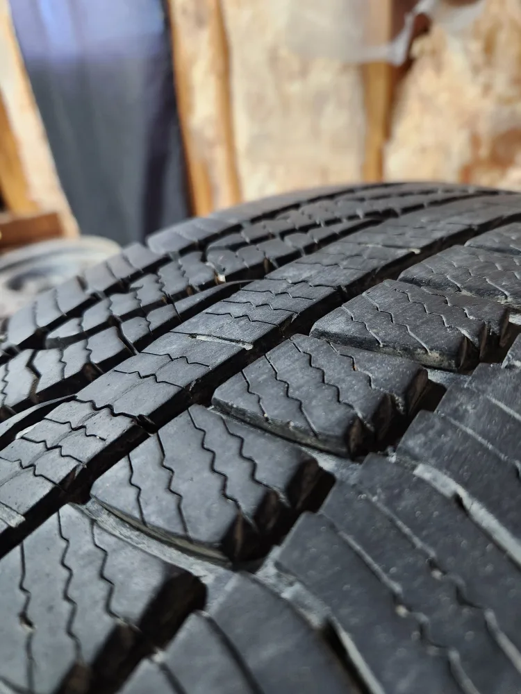 (2)-225/60R18 Goodyear Assurance All Weather Tires thumbnail