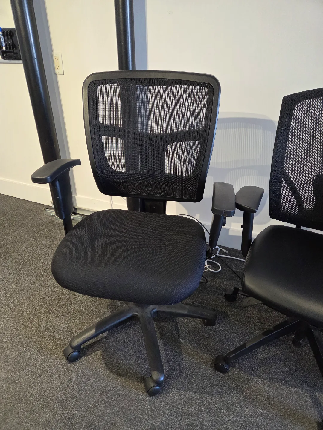 Office Chairs image indicator(2)