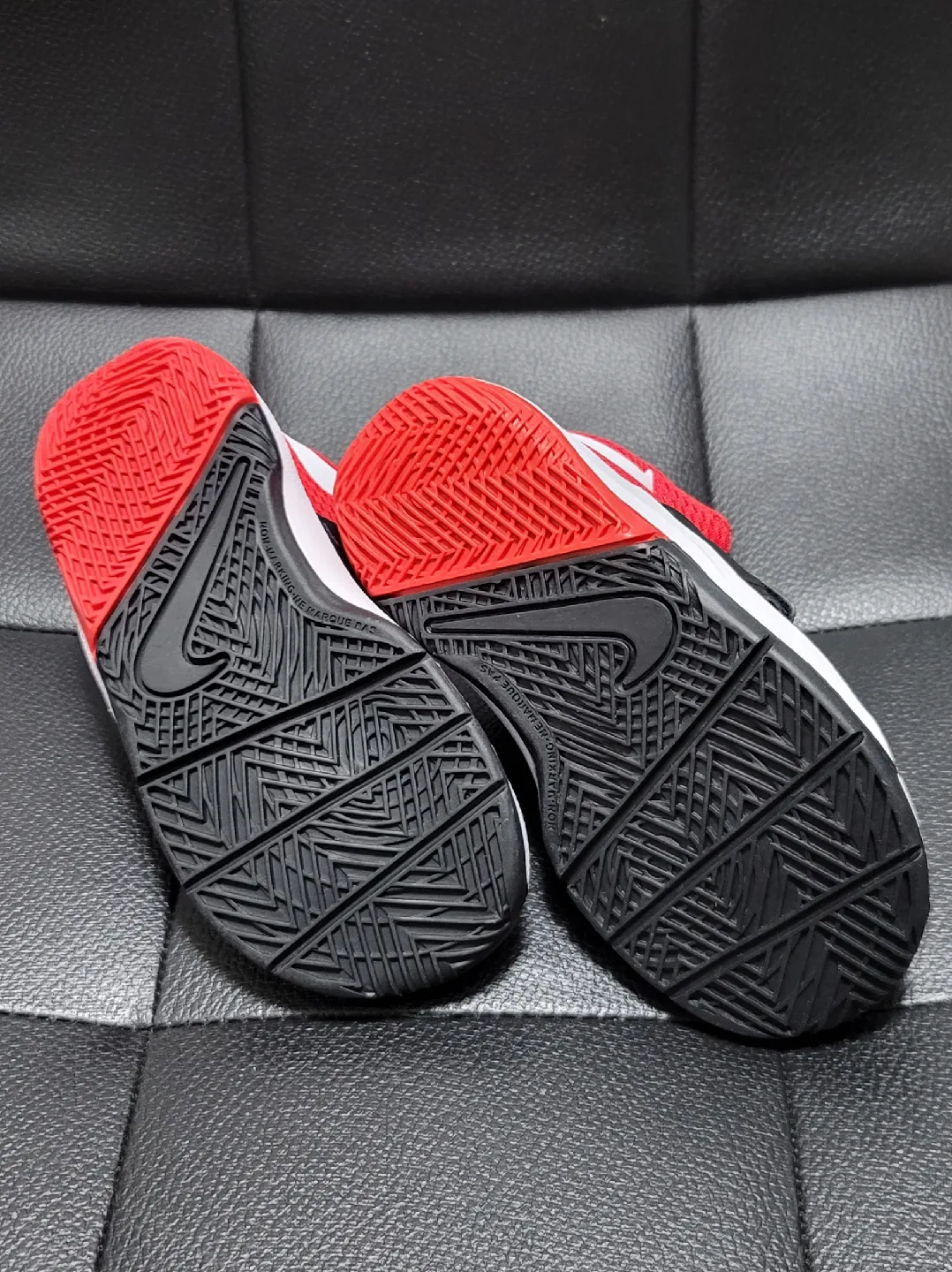 Nike Team Hustle Toddler Shoes - Size 9C image indicator(3)