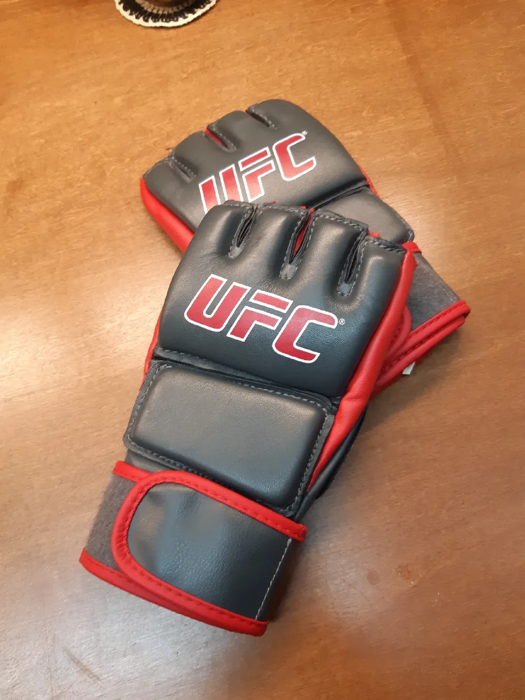 UFC MMA gloves thumbnail