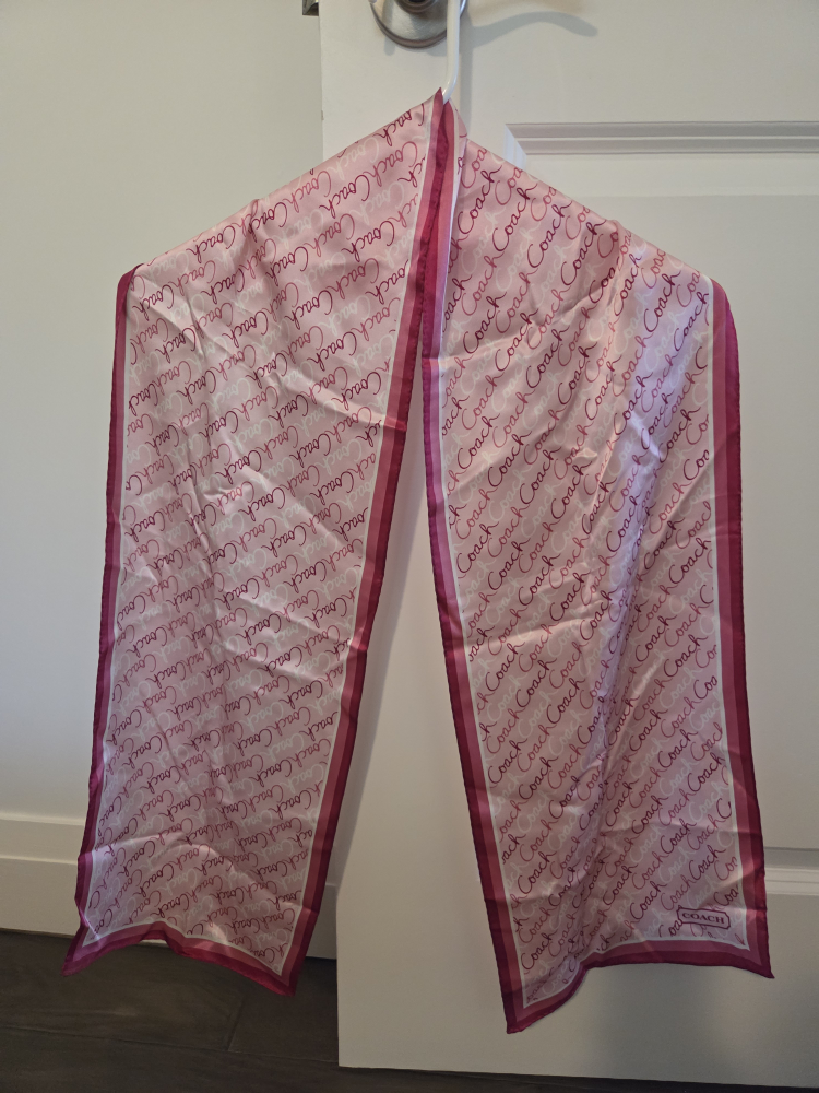 Brand New Coach Signature Print Scarf - Pink silk - photo 2