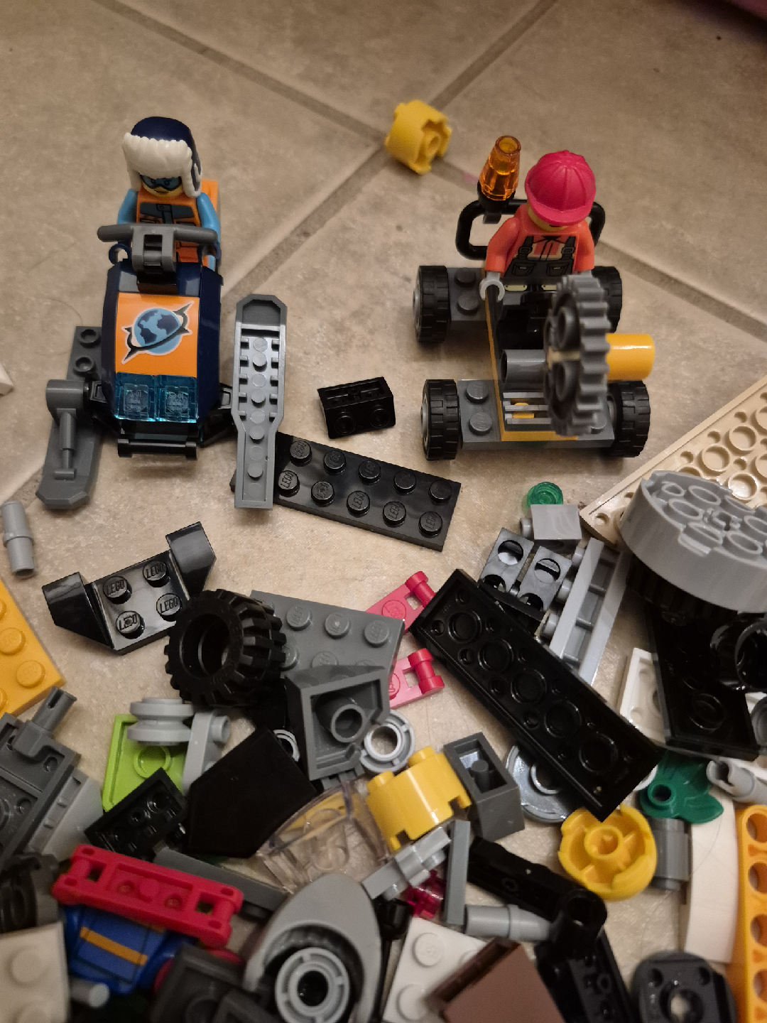 Mixed LEGO Pieces - photo 2