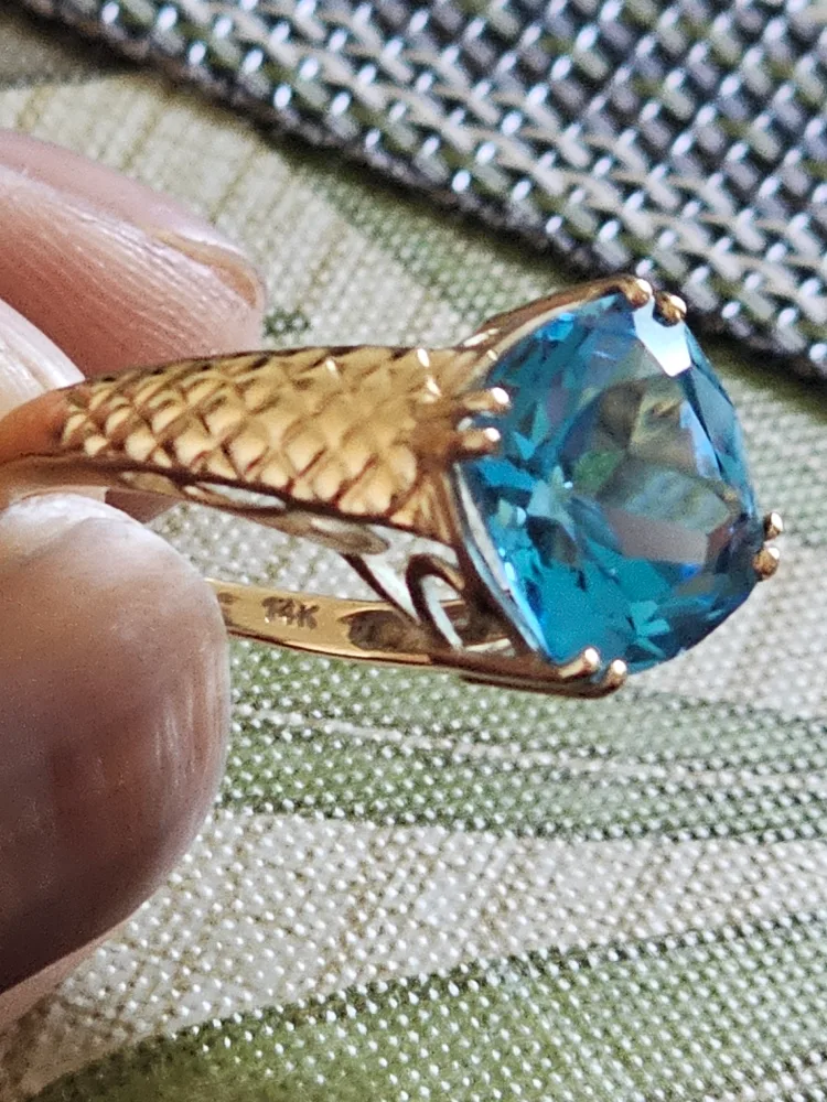 14K Gold Ring with Blue Topaz Stone 5.61g thumbnail