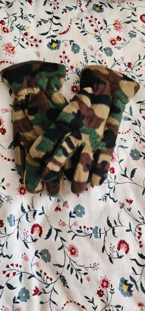 Camouflage Fleece Gloves thumbnail