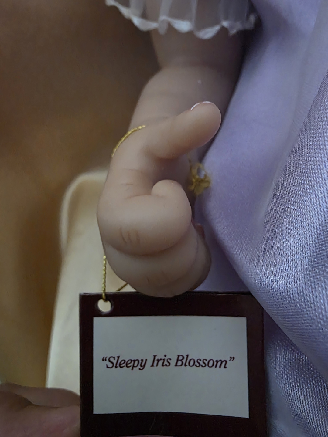 Ashton-Drake "Sleepy Iris Blossom" Doll - photo 4