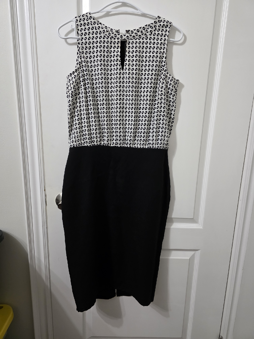 Le Chateau Black & White Dress - Size 6