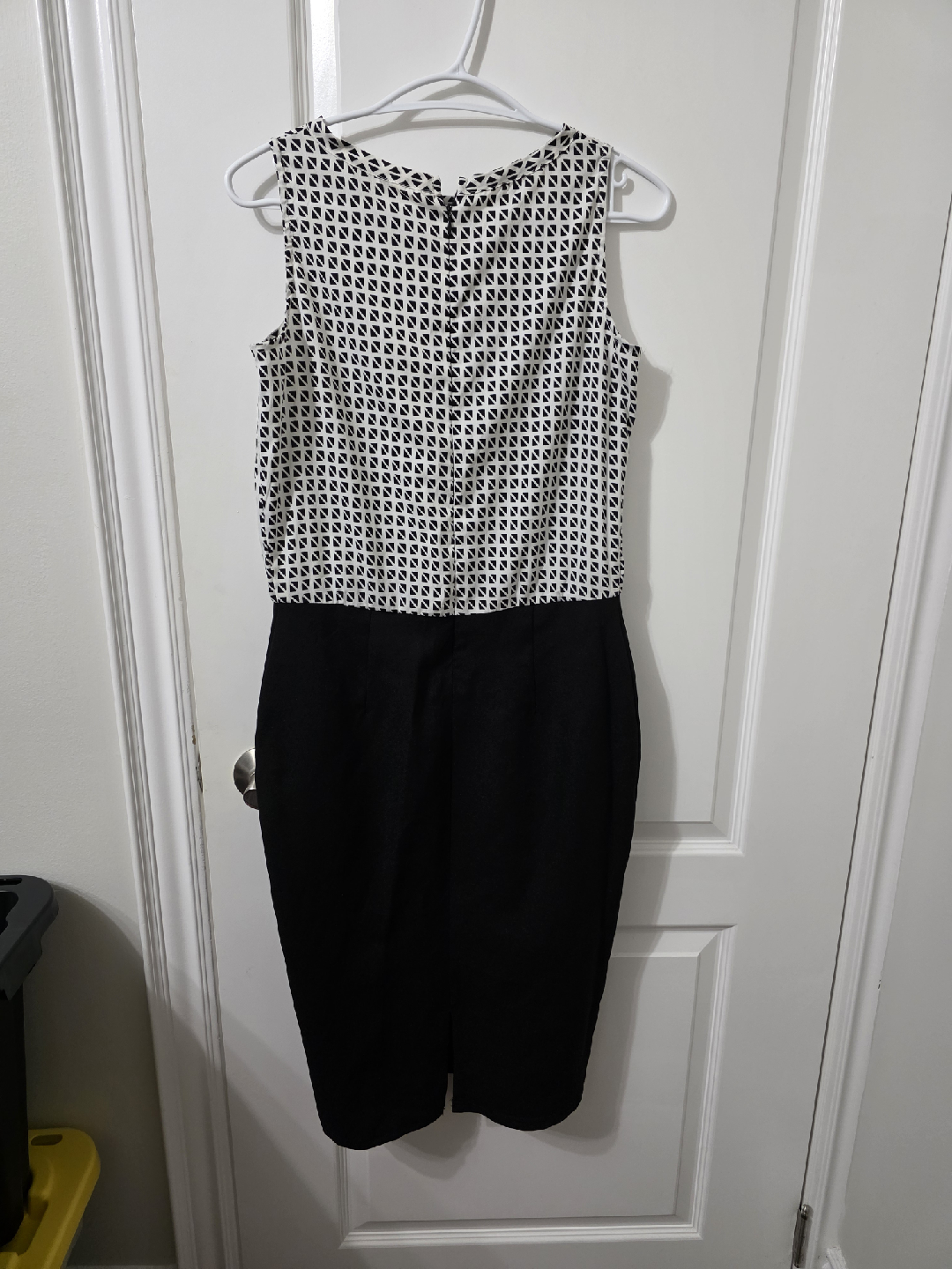 Le Chateau Black & White Dress - Size 6 - photo 2