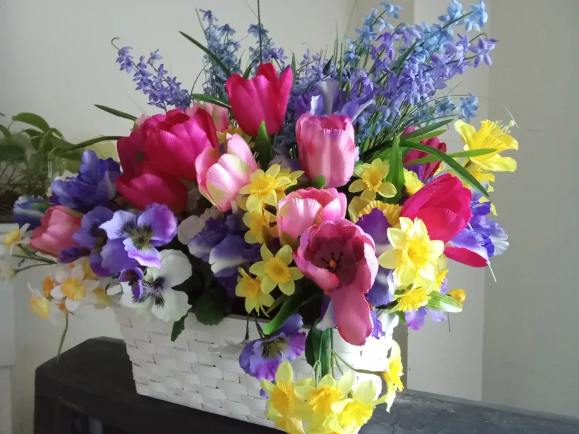 Floral Arrangement in Wicker Basket image indicator(3)