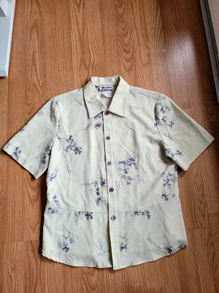 Liz Claiborne Floral Button-Up Shirt thumbnail