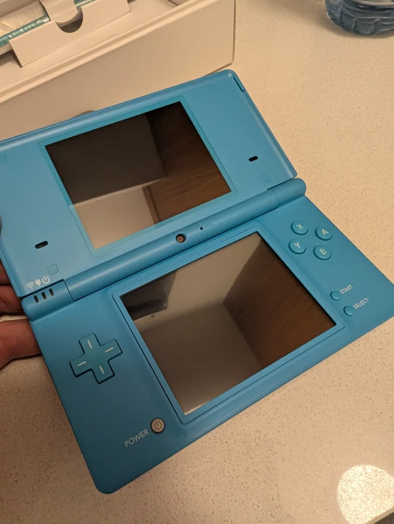 Nintendo DSi like new complete in box image indicator(4)