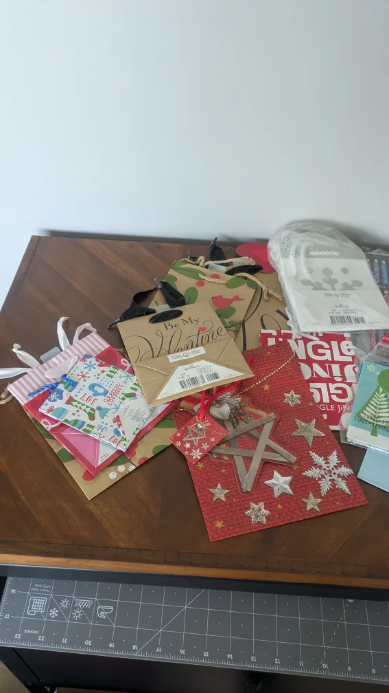 Assorted Gift Bags image indicator(6)