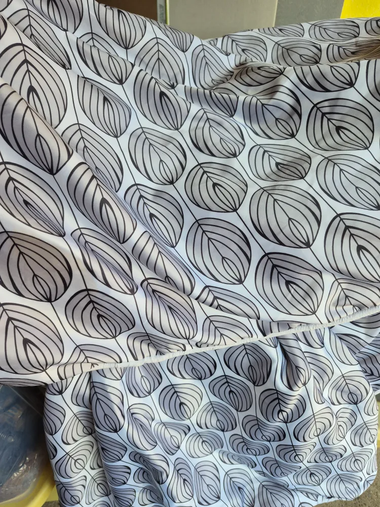 Queen Size Bedding Set with 2 Shams thumbnail