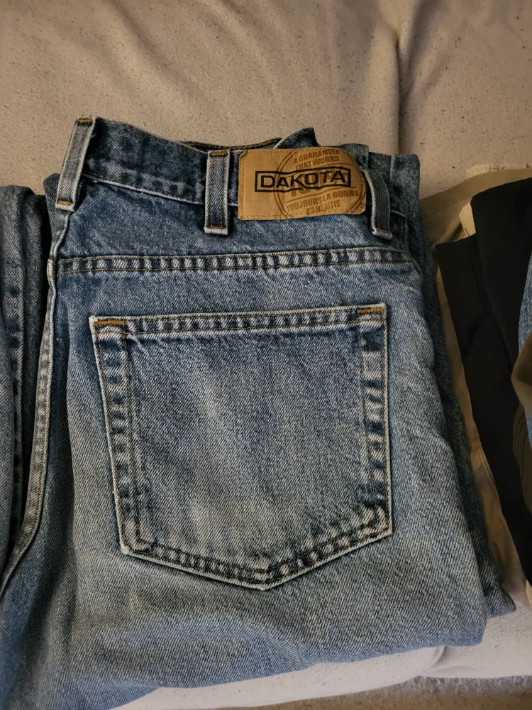 Levi's 550 & Dakota Jeans - Size 36x30 image indicator(2)