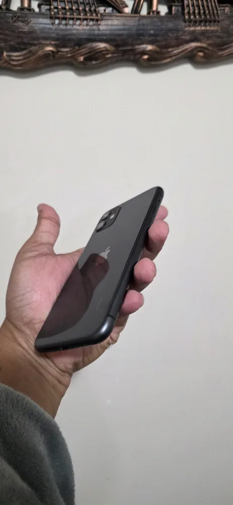 iPhone 11 - 128GB image indicator(7)