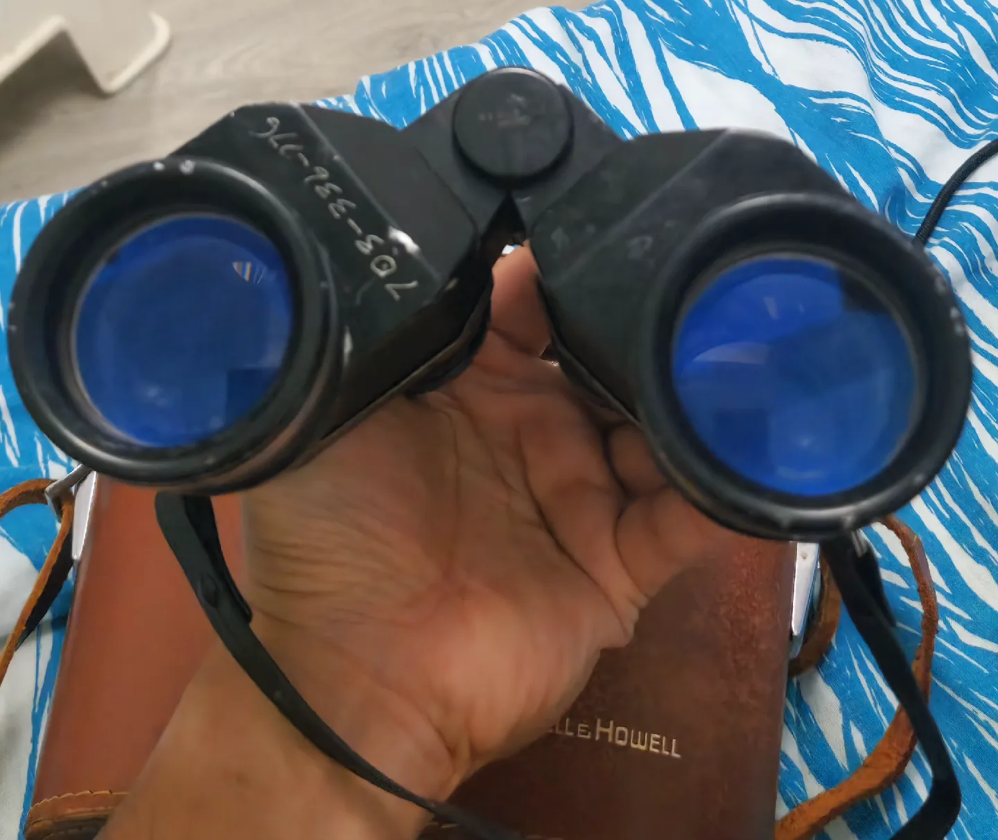 Bell & Howell 8x40 Binoculars with Case image indicator(5)