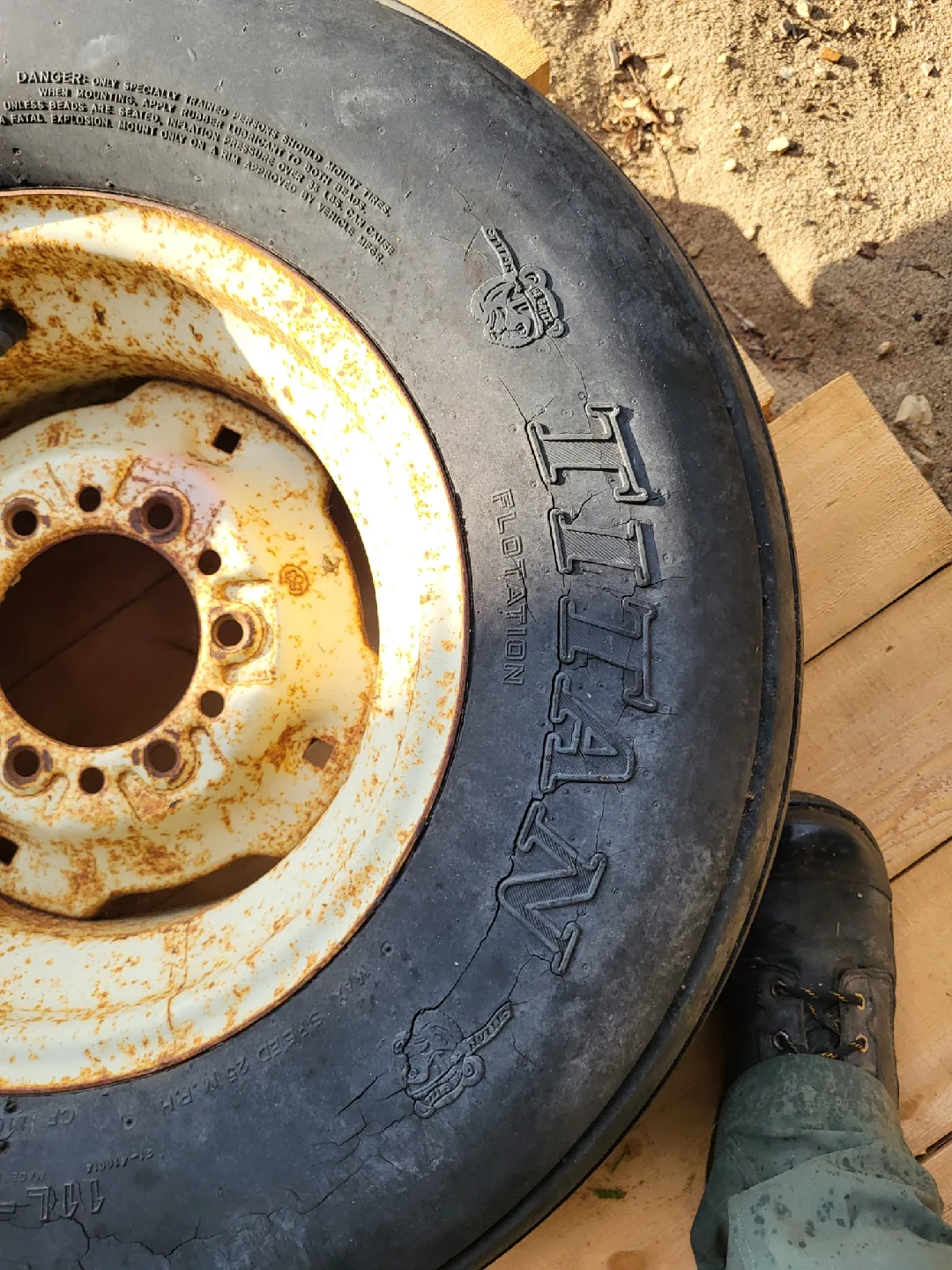 New & Used 11L15 Implement Tires and Wheels image indicator(4)