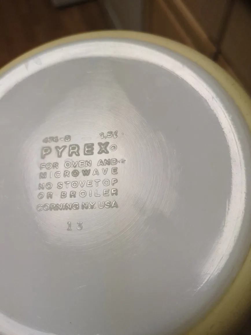 Pyrex 8 inch Mixing Bowl image indicator(6)