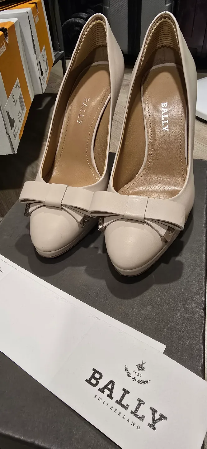 Bally Heels Size 35 Beige thumbnail