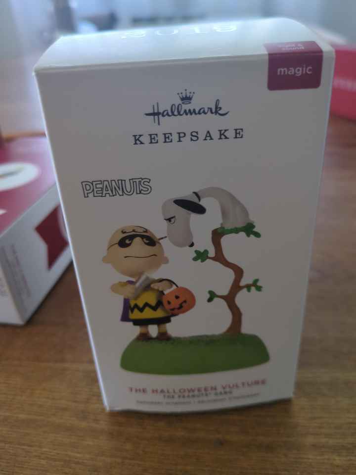 Fall Hallmark Peanuts Halloween Vulture Ornament  🧡 - photo 2