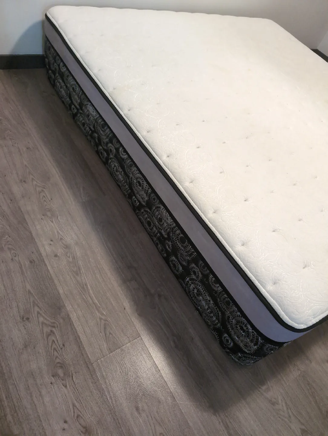 King Mattress image indicator(2)