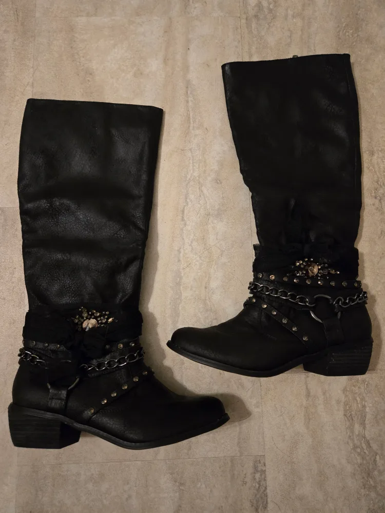 New Black Knee-High Boots with Chain Detail image indicator(2)