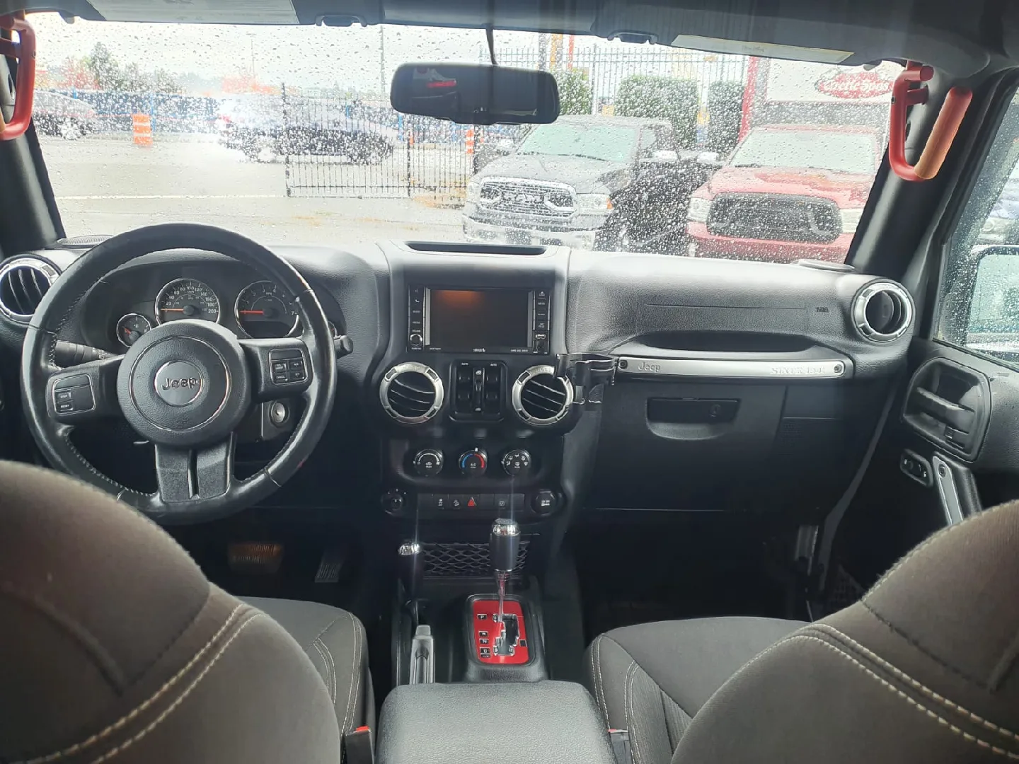 2018 Jeep Wrangler Unlimited Sahara 4X4 image indicator(7)