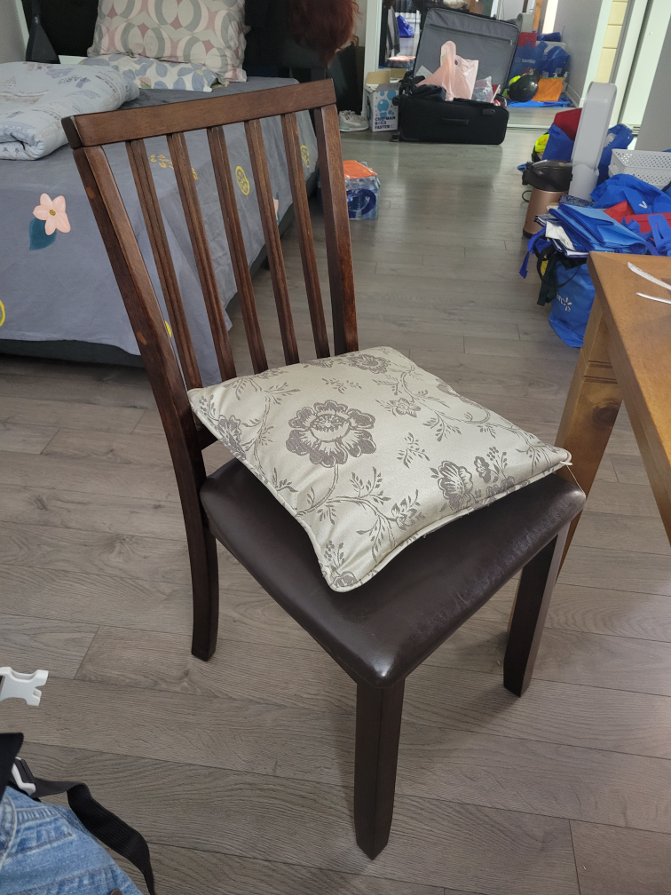 URGENT Wooden Dining Table & Chair Set - photo 2