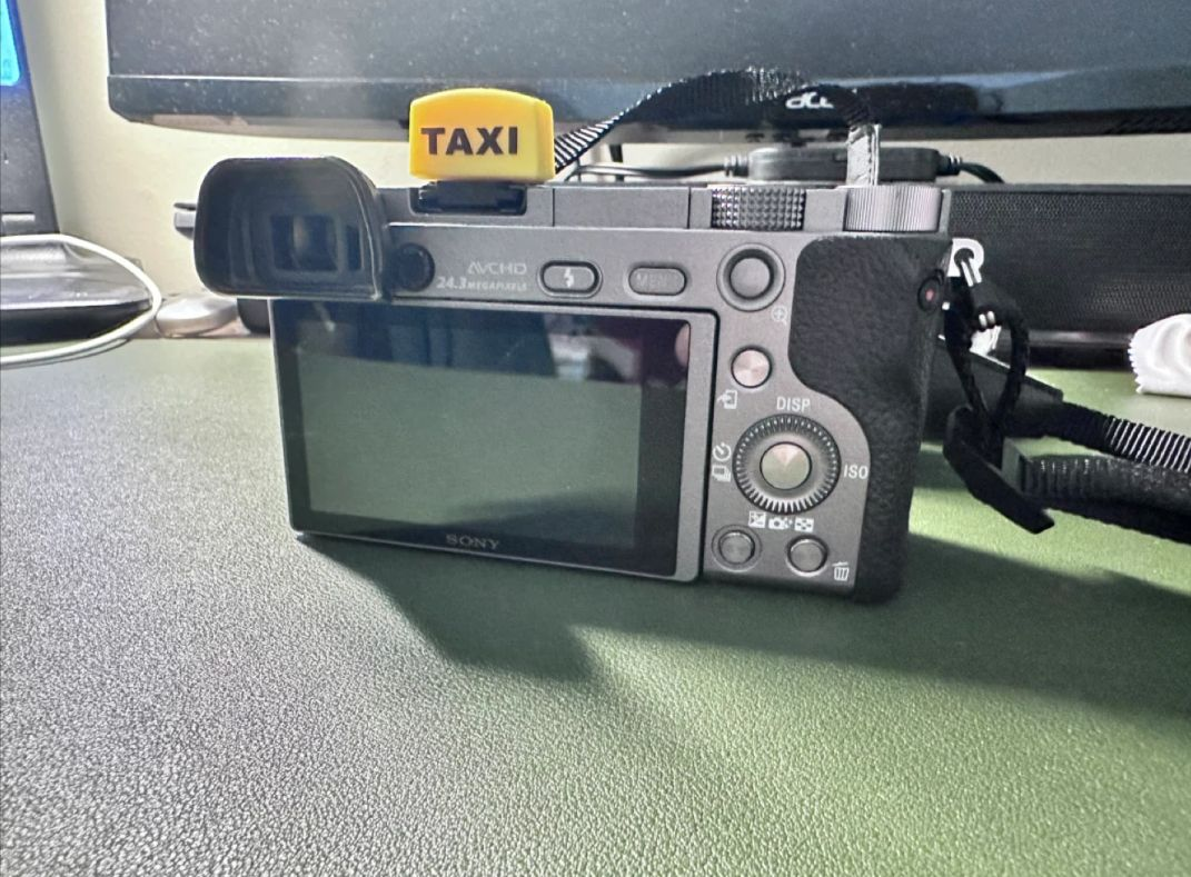 Sony a6000 Mirrorless Camera Kit with 2 Lenses & 4 Batteries - photo 2