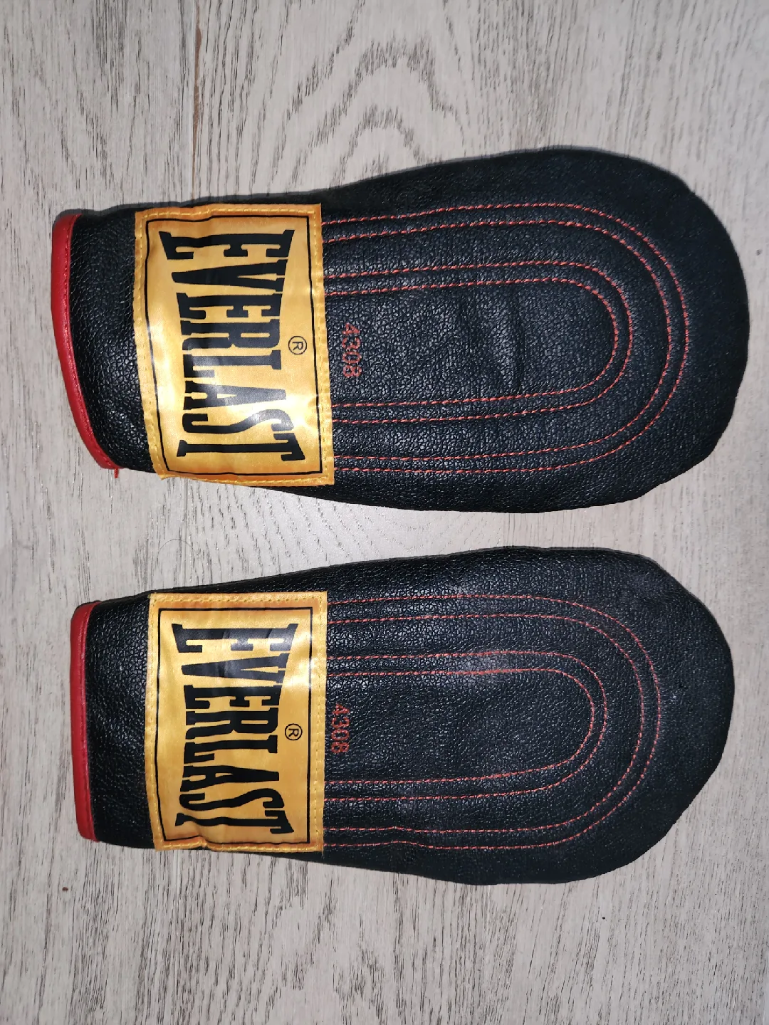 Everlast 4308 Boxing Mitts image indicator(2)