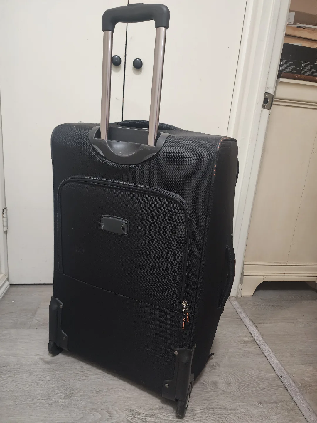 Heys Black checking Luggage. Big size in the set. image indicator(4)