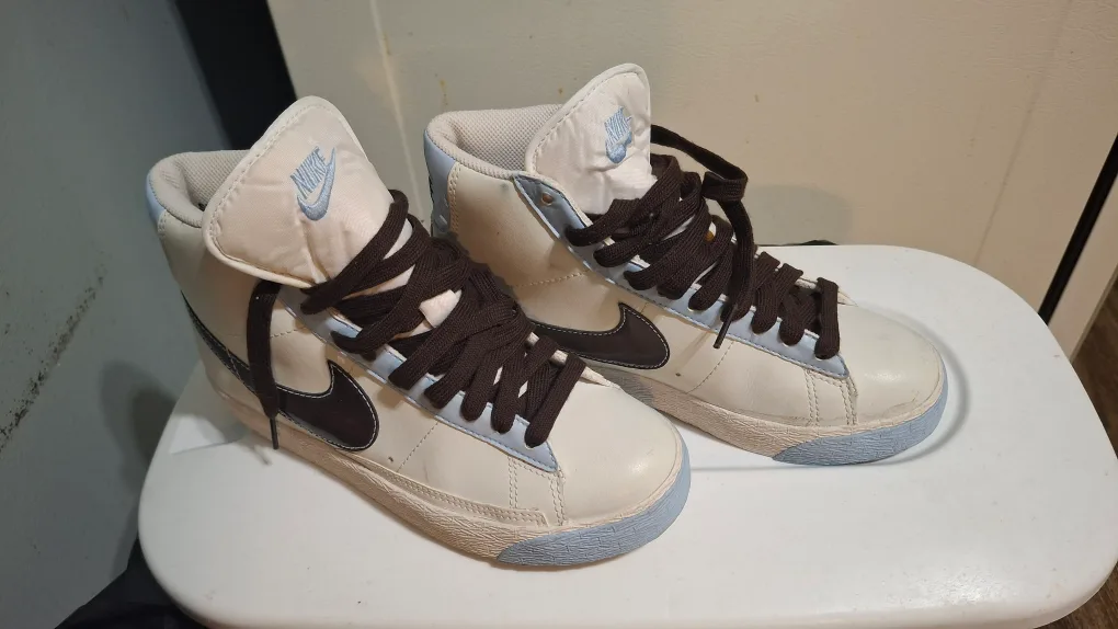 Nike Blazer High Top Sneakers - Size 4 image indicator(3)
