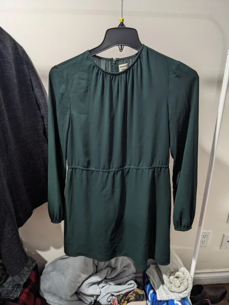 An entire wardrobe for cheap image indicator(3)