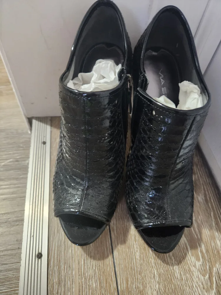 Via Spiga Black Heels - Size 7 image indicator(2)