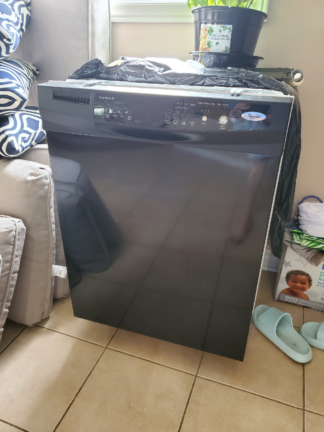 Whirlpool Dishwasher - Model DU1055XTVB1