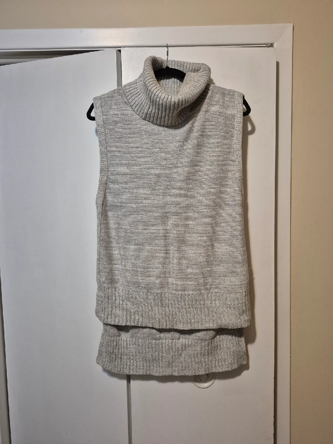Banana Republic Knit Sweater Vest & Skirt Set - L thumbnail