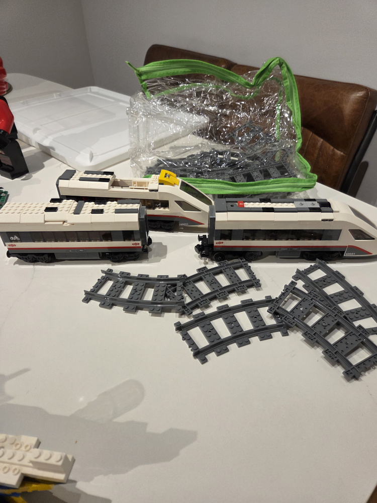 LEGO City High-Speed Passenger Train 60051 - photo 3