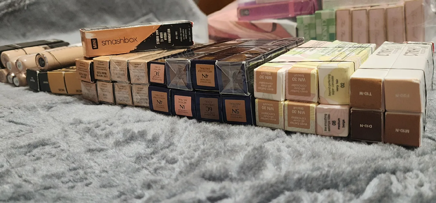 Mixed Concealers: MAC, Smashbox, Estee Lauder, Clinique, Halo image indicator(2)