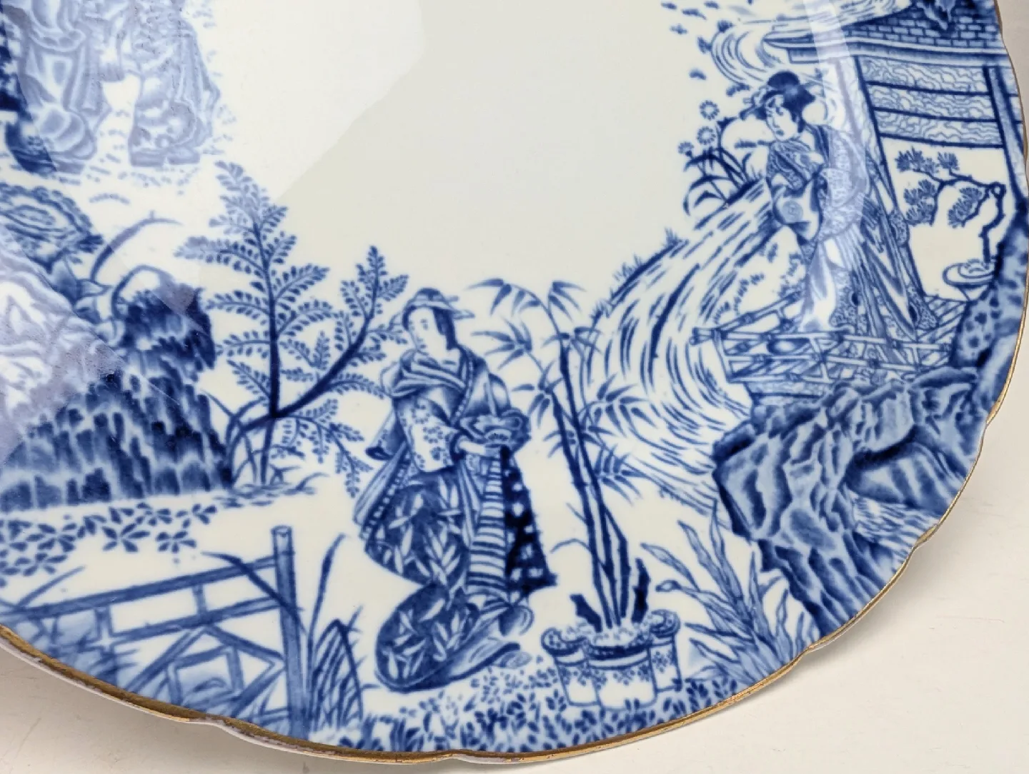 Royal Crown Derby Dinner Plate image indicator(2)