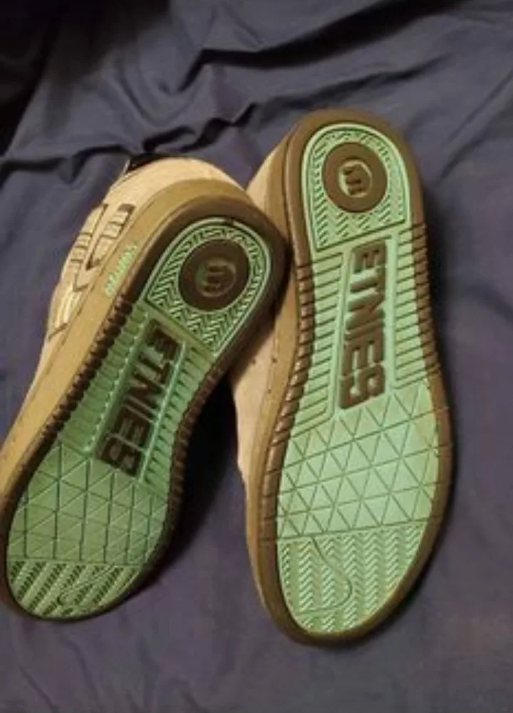 Etnies & DC Shoes image indicator(3)