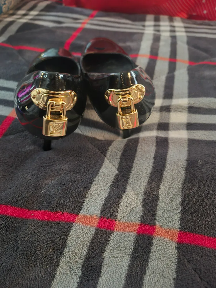 Louis Vuitton Black Patent Leather Heels Size 36 image indicator(3)